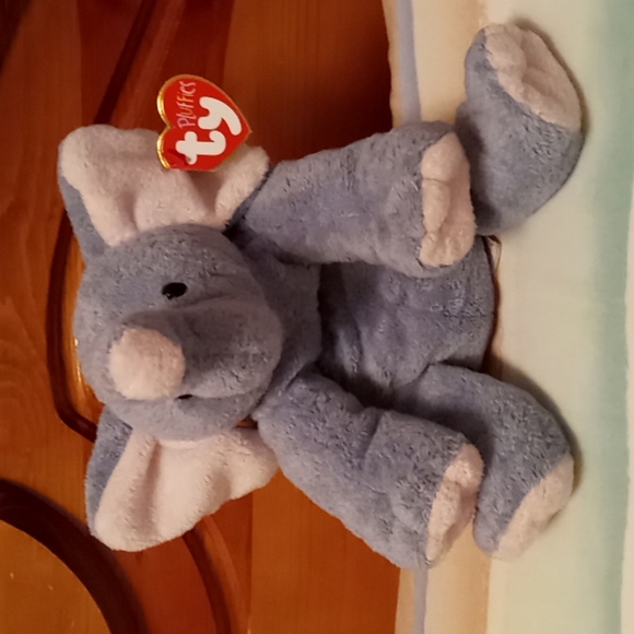 NWT Vintage "WINKS", The Elephant from the TY PLUFFIES COLLECTION. - Picture 9 of 9